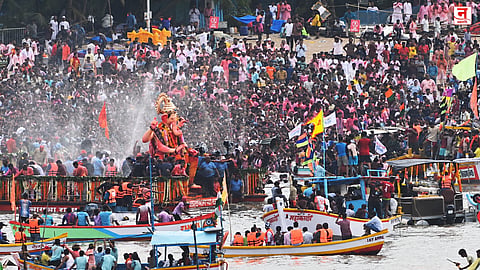 बाप्पा...पुढच्या वर्षी लवकर या! १२ दिवसांच्या ३६ हजारांहून अधिक मूर्तींचे विसर्जन; गुलालाची उधळण, ढोल-ताशांच्या गजराने मुंबई दुमदुमली