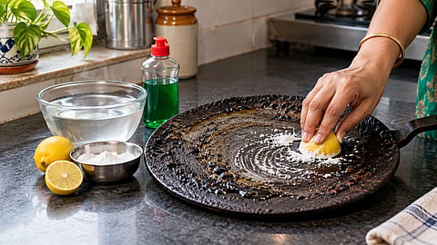 Kitchen Cleaning Tips : तव्यावरचा काळा, चिकट थर निघत नाही? स्वयंपाकघरातील 'या' ४ गोष्टींच्या मदतीने करा स्वच्छ