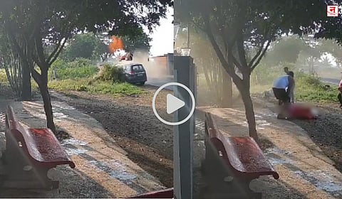 Kolhapur : भरधाव Ertiga ची दुचाकीला जबर धडक; पती-पत्नी थेट हवेत; एकजण जागीच ठार, अंगावर काटा आणणारा Video व्हायरल