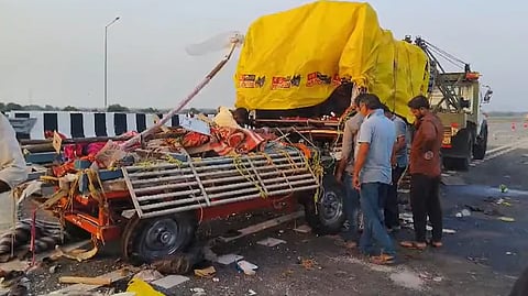 'समृद्धी'वर अपघात : ७ ठार, १९ जखमी; अमरावतीत ट्रकची पिकअप व्हॅनला धडक