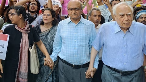 जंतरमंतरवर १५० आंदोलक ताब्यात; नेहा बोरा, योगेंद्र यादव, प्रशांत भूषण यांचा समावेश