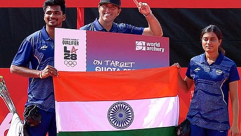भारताचे तिरंदाजी प्रशिक्षक अद्यापही वेतनाच्या प्रतीक्षेत; डेव्ह क्युझन्स यांची तिरंदाजी संघटनेला देश सोडण्याची धमकी; पदाधिकाऱ्यांकडून सारवासारव