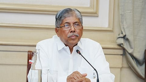 दुष्काळग्रस्त भागातील विद्यार्थ्यांना मोठा दिलासा; परीक्षा शुल्क घेतल्यास महाविद्यालयांवर होणार कारवाई, मंत्री चंद्रकांत पाटील यांचे आदेश