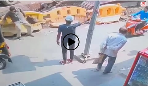 Pune : निष्काळजीपणाचा बळी! ड्रेनेजच्या १५ फूट खोल खड्डयात पडून ज्येष्ठ नागरिकाचा करुण अंत, घटना CCTV मध्ये कैद