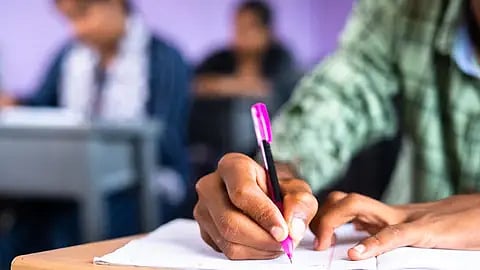 २६ सार्वजनिक विद्यापीठांत 'झिरो चलन' सुविधा; दुष्काळग्रस्त २ लाख ४० हजार विद्यार्थ्यांना परीक्षा शुल्कमाफी