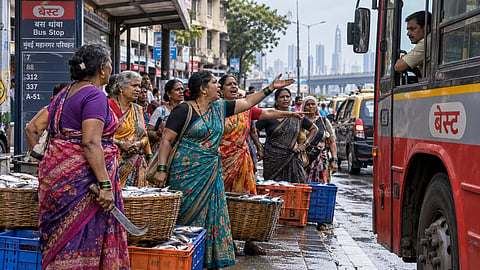 Mumbai : बेस्ट बसमध्ये न घेतल्यास कोयता हाती घेऊ! मच्छिमार महिला संतप्त