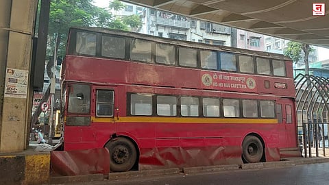 Mumbai : जे. जे. उड्डाणपुलाखाली डबलडेकर बस धूळखात! कलादालन, कॅफेटेरिया, वाचनालय कागदावरच; महिला बचत गटांची पाठ