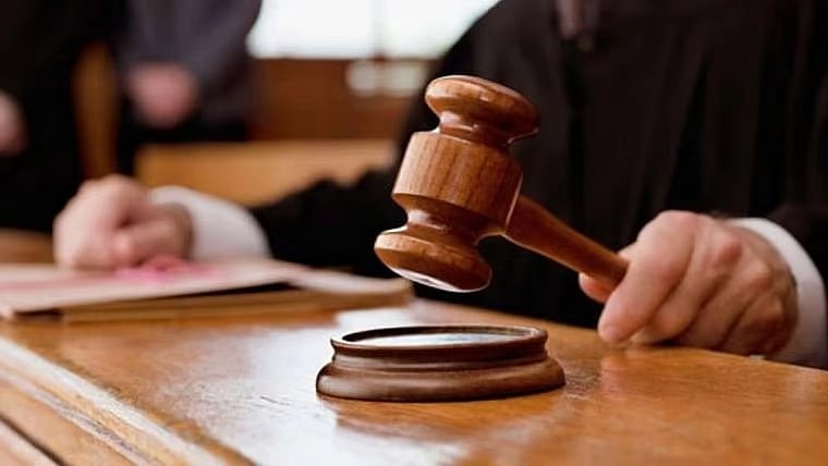 ११ वर्षांपूर्वी कामावरून काढलेल्या पाच अभियंत्यांना पुन्हा कामावर घ्या!  उच्च न्यायालयाचे पुणे पालिकेला आदेश