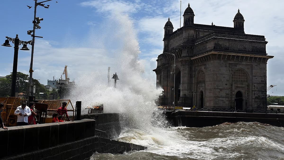 Mumbai : पावसाळ्यात समुद्रात २४ दिवस उंच लाटा उसळणार