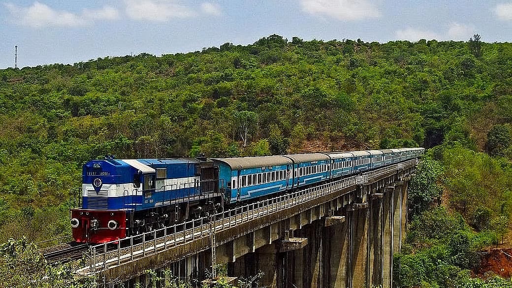 मान्सूनसाठी कोकण रेल्वे सज्ज; १५ जूनपासून विशेष वेळापत्रक लागू, प्रवासी सुरक्षेला प्राधान्य