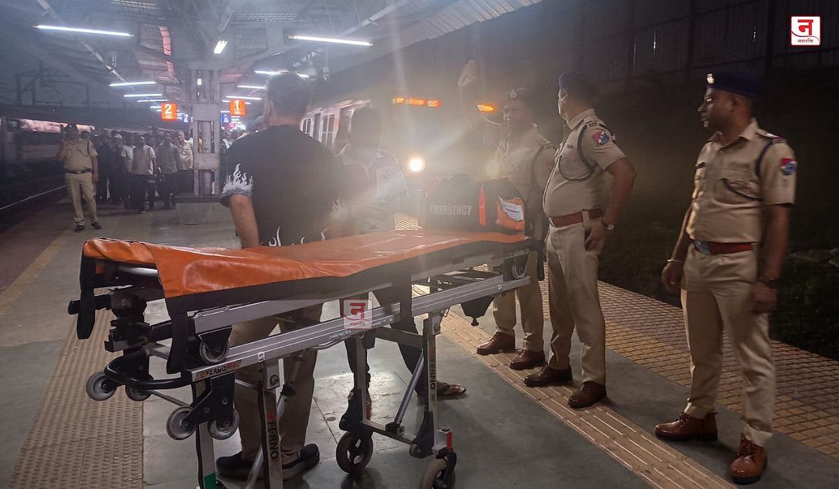 Mumbai : सँडहर्स्ट रोड स्टेशनजवळ मोठा अपघात; लोकलच्या धडकेत २ महिलांचा मृत्यू, २ जण जखमी