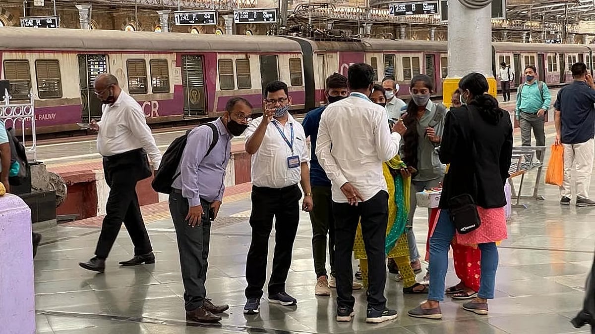 Passengers using Railway apps