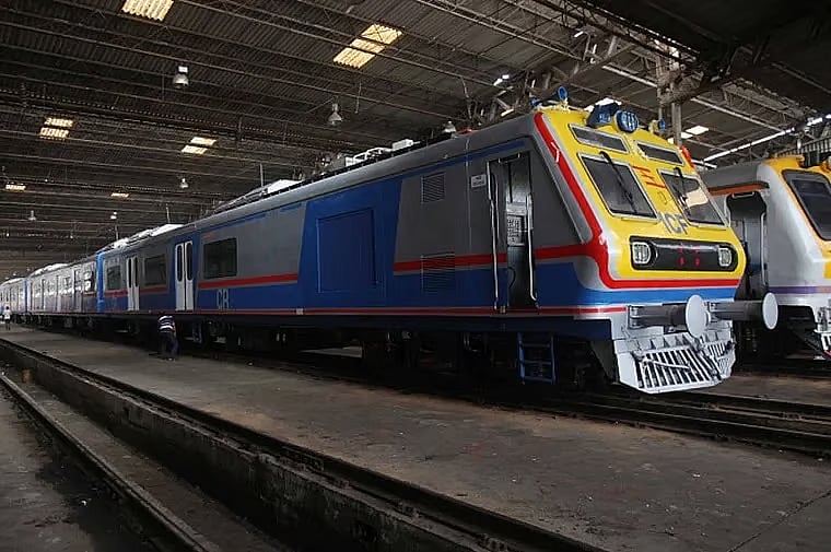 Mumbai : हार्बरवर एसी लोकलचं पुनरागमन! २६ जानेवारीपासून सेवा पुन्हा सुरू; १४ फेऱ्यांचं संपूर्ण वेळापत्रक बघा एकाच क्लिकवर