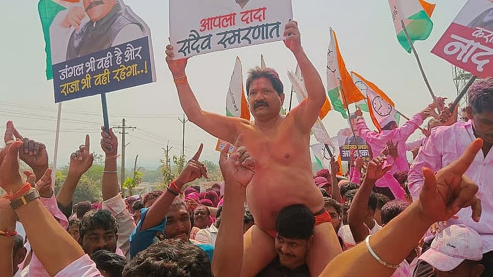 ZP Election Result : सुनेच्या विजयानंतर देवराम लांडेंचा हटके जल्लोष; हातात अजित पवारांचा फोटो अन् अंगावर फक्त लंगोट