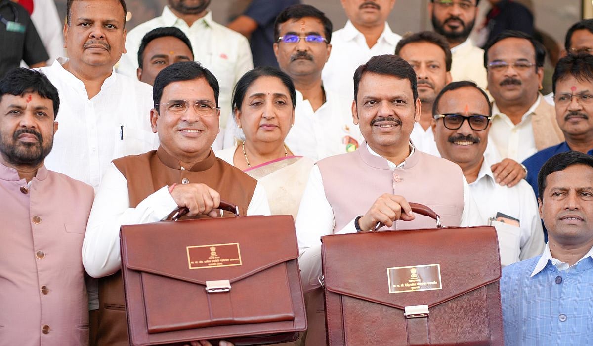 Maharashtra Budget 2026 : मुख्यमंत्री देवेंद्र फडणवीसांकडून राज्याचा अर्थसंकल्प सादर; वाचा सर्व महत्त्वाच्या घोषणा एकाच क्लिकवर