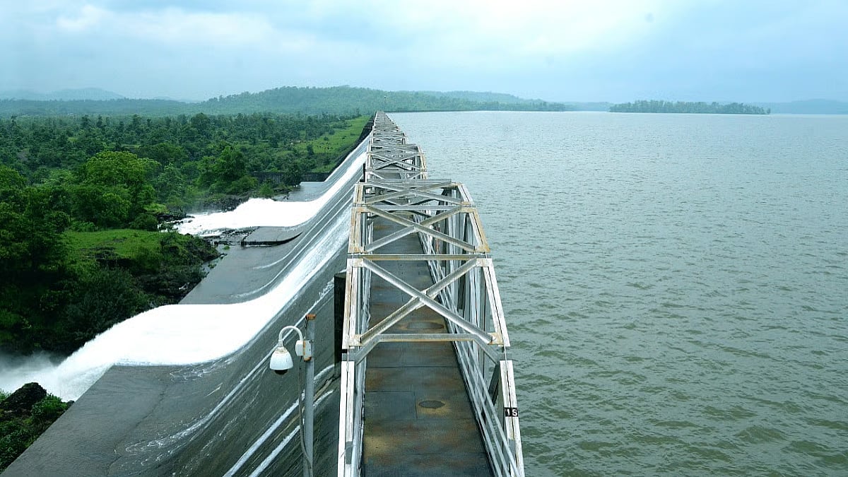 मुंबईकरांवर पाणीसंकट? पाण्याचे होत आहे वेगाने बाष्पीभवन; धरणांतील पाणीसाठ्यात निम्म्याहून अधिक घट