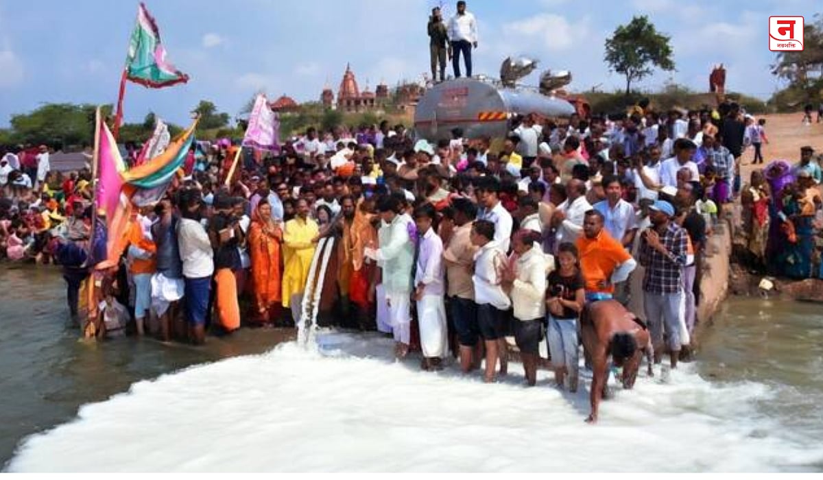 Video : नर्मदा नदीत ११ हजार लिटर दूध अर्पण; श्रद्धा की अंधश्रद्धा? सोशल मीडियावर चर्चा