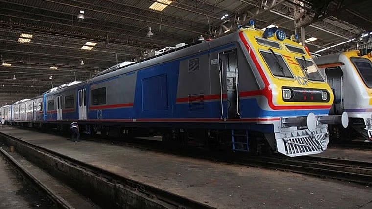 Mumbai : एसी लोकलमधील तांत्रिक बिघाडानंतर मध्य रेल्वेचा मोठा निर्णय; प्रवाशांच्या सुरक्षेसाठी प्रोटोकॉल लागू