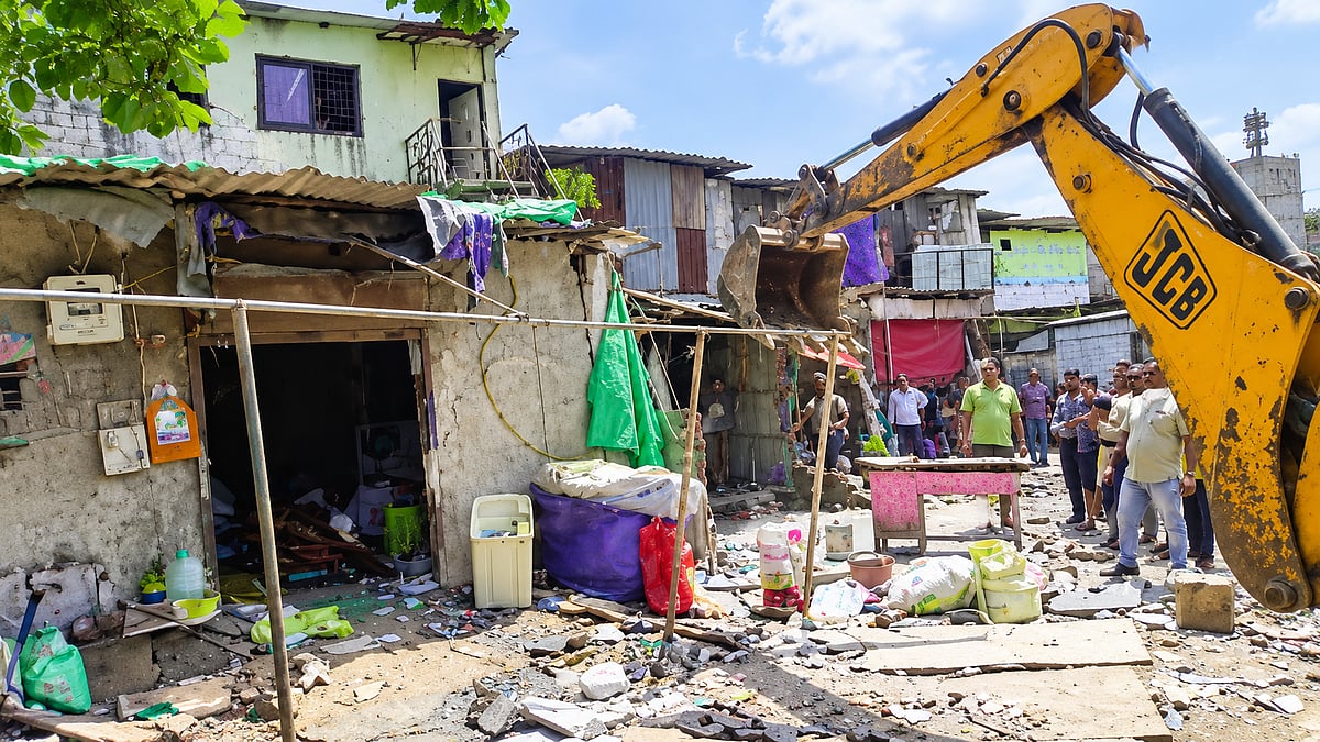 Mumbai : दादर-वडाळ्यात धडक कारवाई; १६३ बेकायदा बांधकामे हटवली, पालिकेच्या एफ-उत्तर विभागाची कारवाई