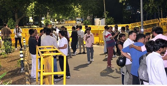 दिल्लीची नाकेबंदी, झुरळे आक्रमक; रेल्वे रद्द, मेट्रो, इंटरनेट सेवा बंद, ड्राय-डे जाहीर; परवानगी नाकारली तरी CJP आंदोलनावर ठाम