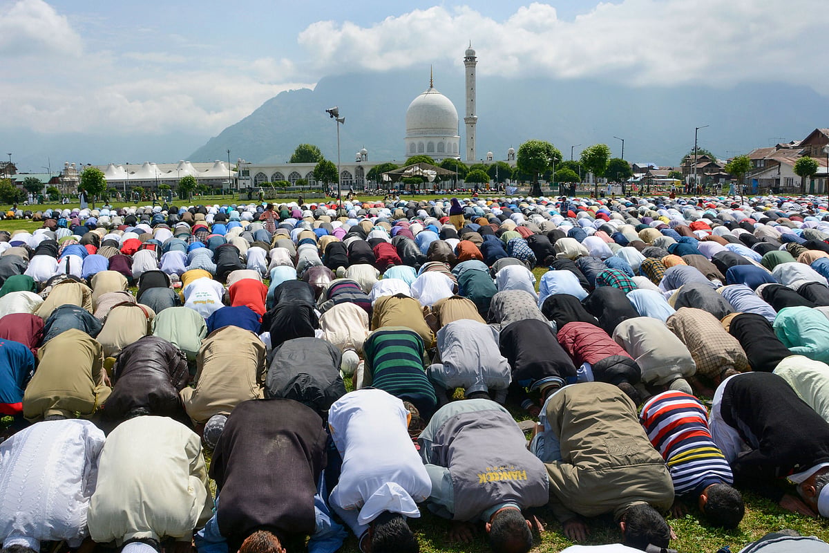 Bhopal: No hugs, no community prayer; Corona devours warmth & charm of Eid 