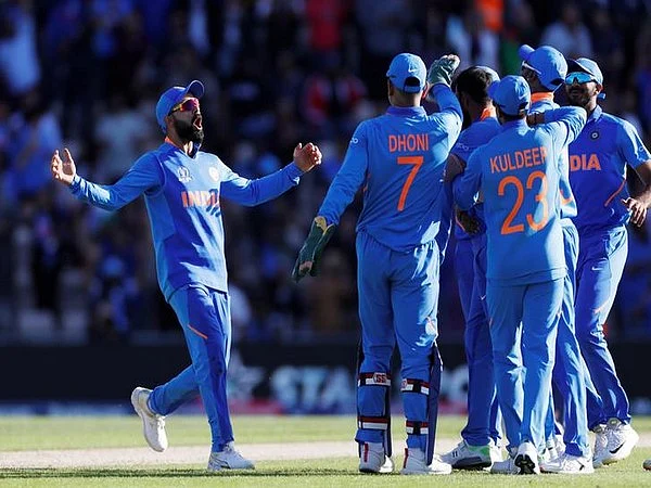 India skipper Virat Kohli with other team mates