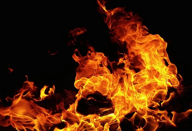 Mumbai: Fire breaks out in Mumbadevi injuring five