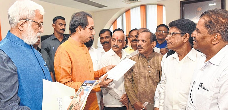 Maharashtra Ekikaran Samiti members meet Shiv Sena chief