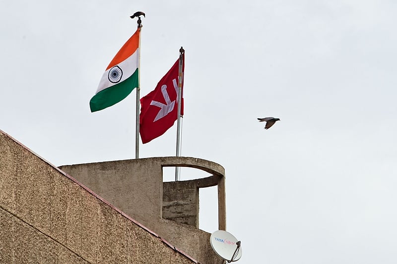 Jammu-Kashmir flag is removed at secretariat