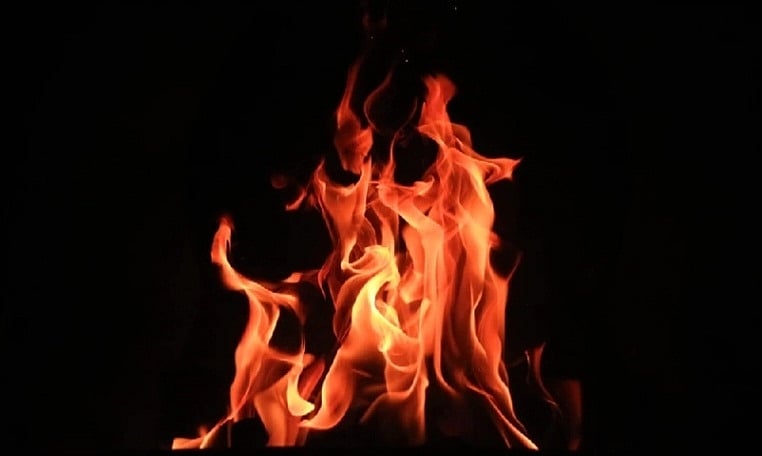 Thane: Woman dies of suffocation after fire breaks out in bungalow in Kalyan