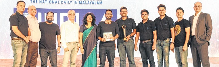 Nandini Dias, IAA Mancom Member and CEO, Lodestar UM; Punit Misra, CEO, Zee Entertainment Enterprises; and Raj Nair, CEO and CCO, Madison BMB
presented the trophy to the winners — Bajaj Auto and Leo Burnett team