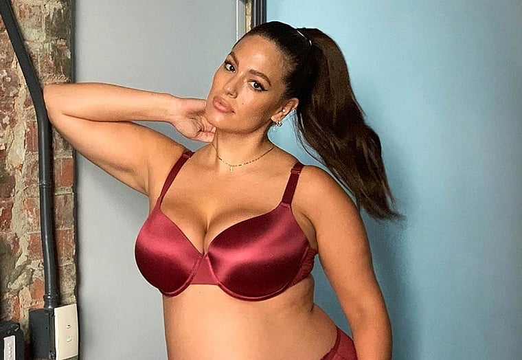 Plus-size model Ashley Graham shows-off baby bump with stretch marks