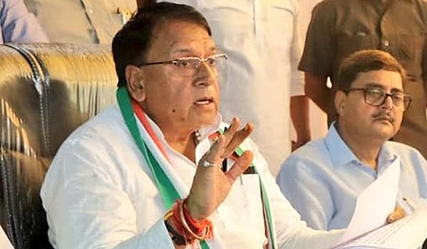 Roads in MP are like Kailash Vijayvargiya cheeks, will make them like Hema Malini's cheeks: State Minister