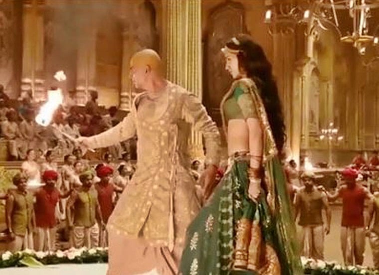 Video: When Kriti Sanon nearly set her hair and clothes on fire during 'Housefull 4'