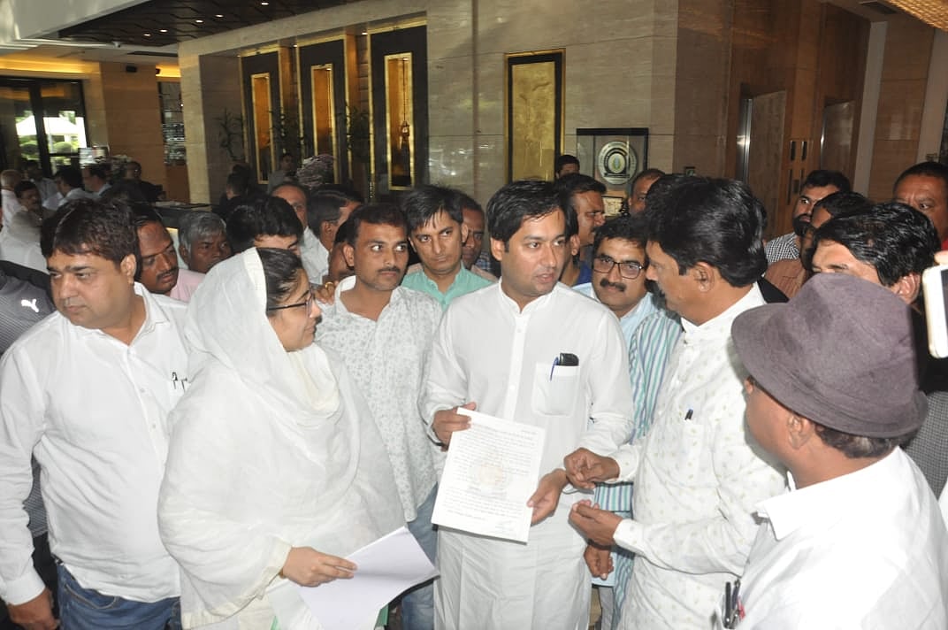 Indore: MC speaker, oppn leader meet minister for fund release