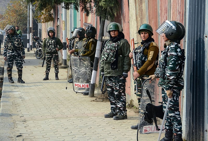 Jammu-Kashmir shuts down: Shops, business establishments closed for third consecutive day