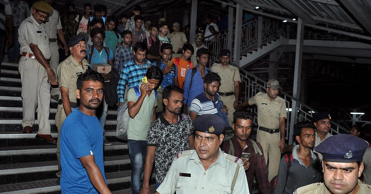 As terrorists target outsiders, 138 Bengali workers return home from Kashmir