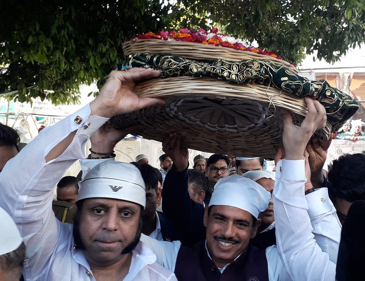 Vadra was on his way to Ajmer via Jaipur to offer his prayers at Ajmer Dargah