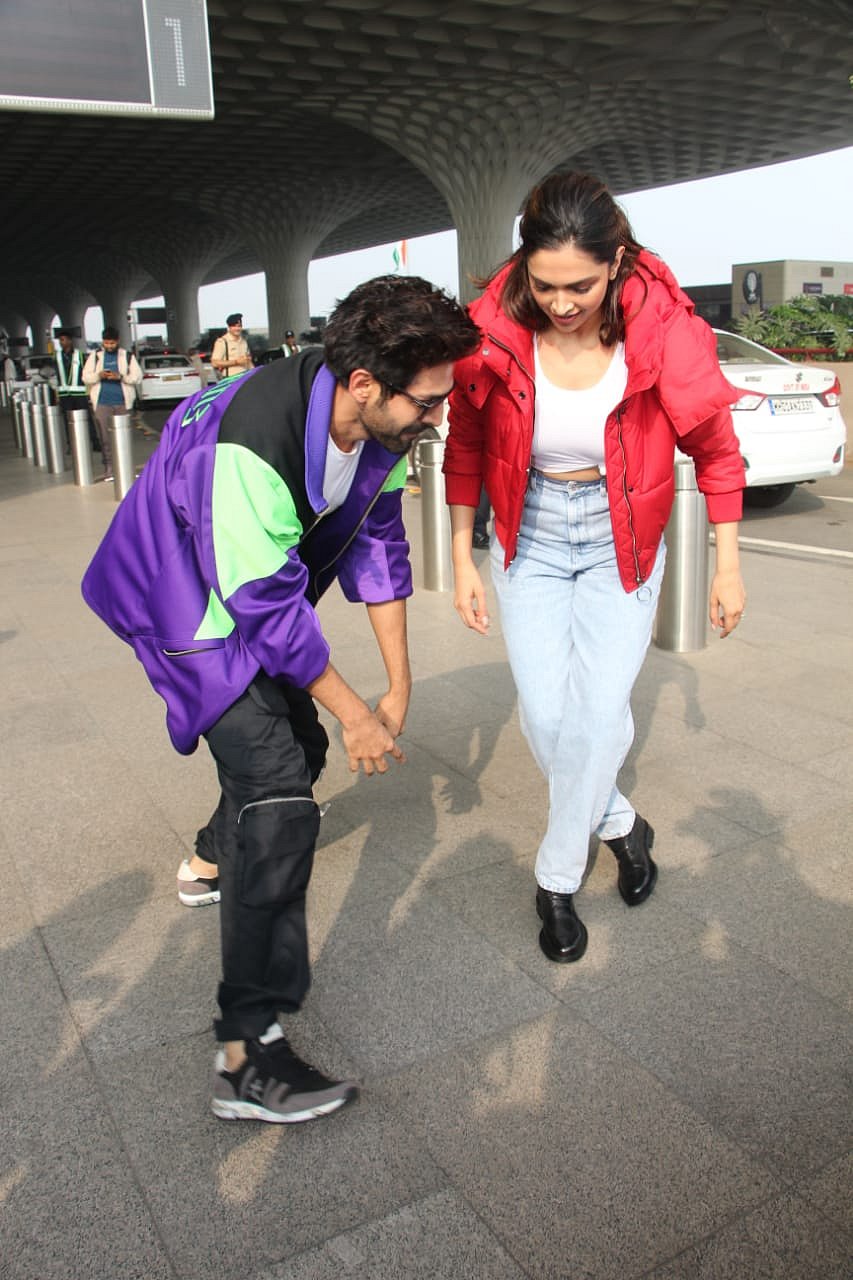 Kartik Aaryan and Deepika Padukone at the Mumbai Airport
