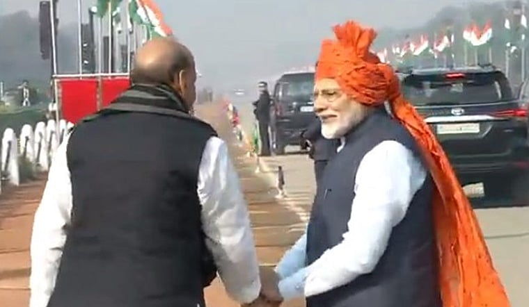 PM Modi continues 'safa' tradition, sports saffron 'bandhej' turban on 71st Republic Day