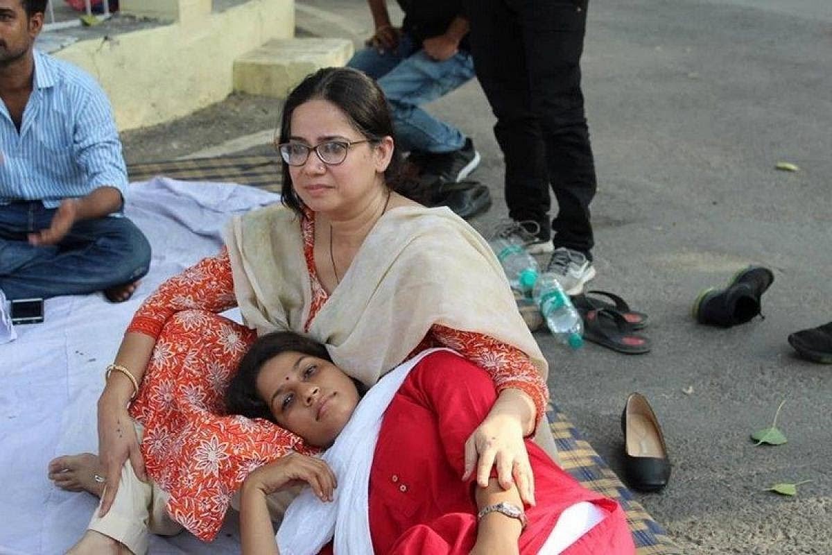 Kicked in stomach by male cop, called 'Pakistani': Sadaf Jafar  