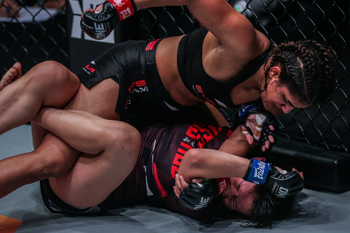 Ritu Phogat's 'ground and pound' to Wu Chiao Chen