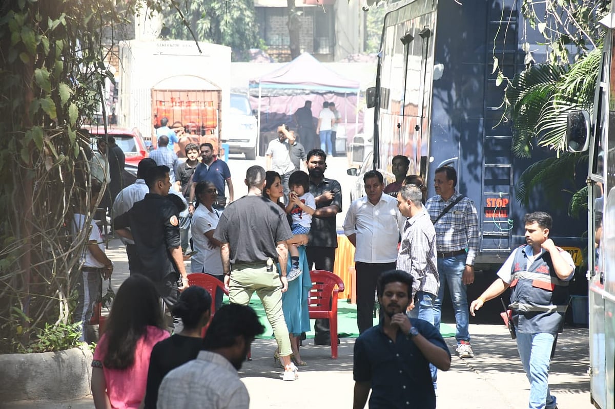 Kareena Kapoor, Taimur and Saif Ali Khan at Mehboob studio in Bandra