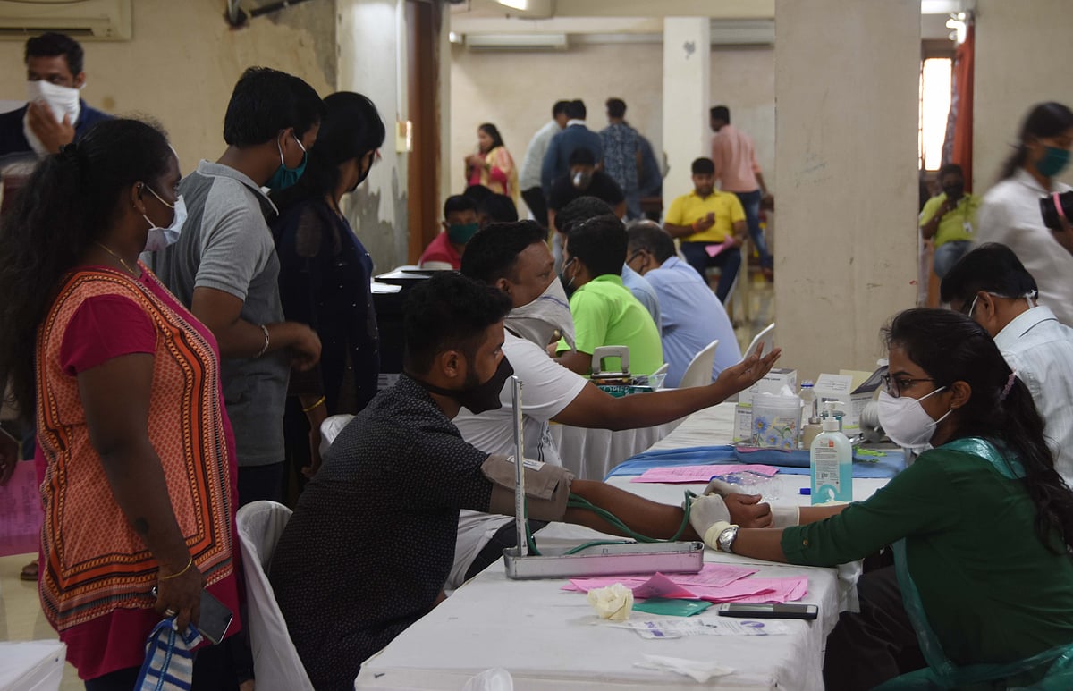 Famous Lalbagcha Raja Ganesh Mandal organised blood donation camp 