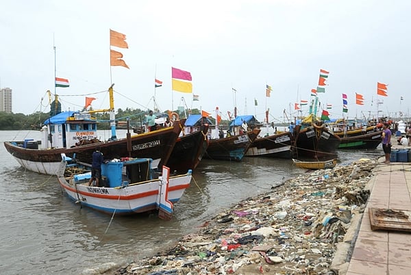 Mumbai: Versova fishing harbour stuck for want of land