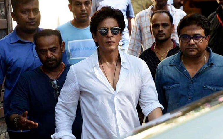 Maha Health Minister thanks Shah Rukh Khan for donating 25,000 PPE kits