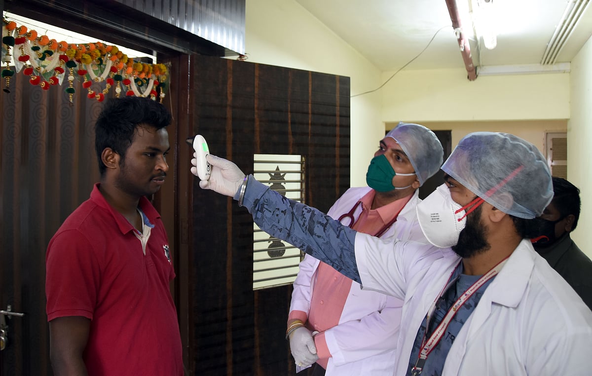 One rupee clinic checking door to door citizenís health by Thermal Screening status at mahalaxmi society in Lower Parel.