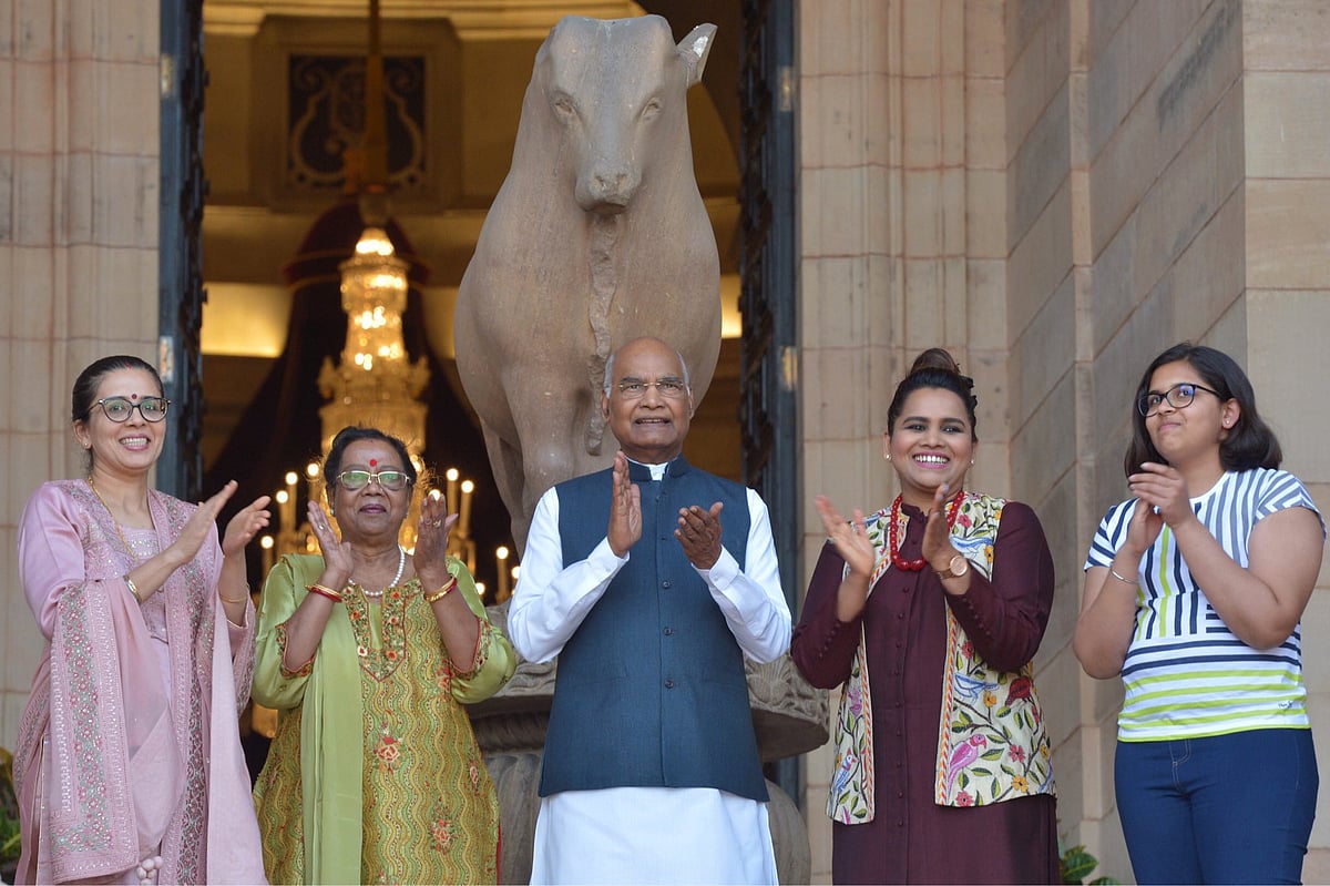 President Kovind along with the First Lady and family members stepped out to express their gratitude for those 'safeguarding the health of the nation'