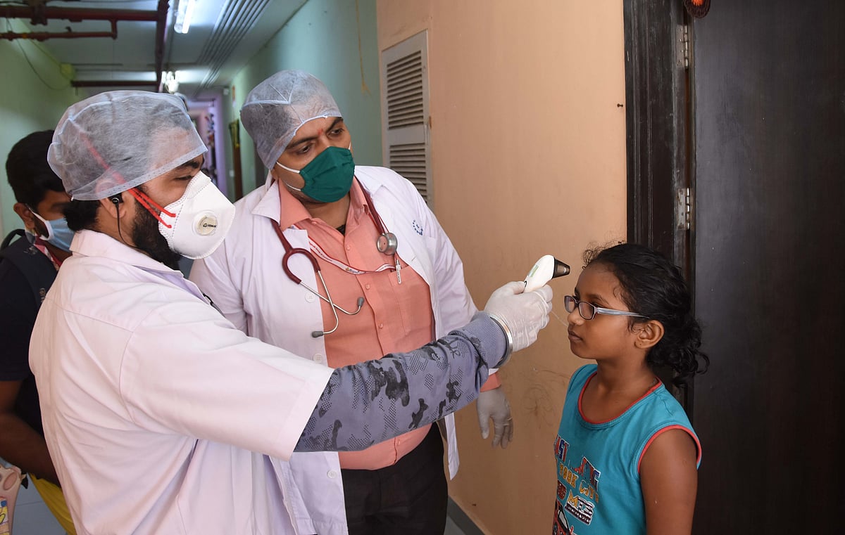 One rupee clinic checking door to door citizenís health by Thermal Screening status at mahalaxmi society in Lower Parel.