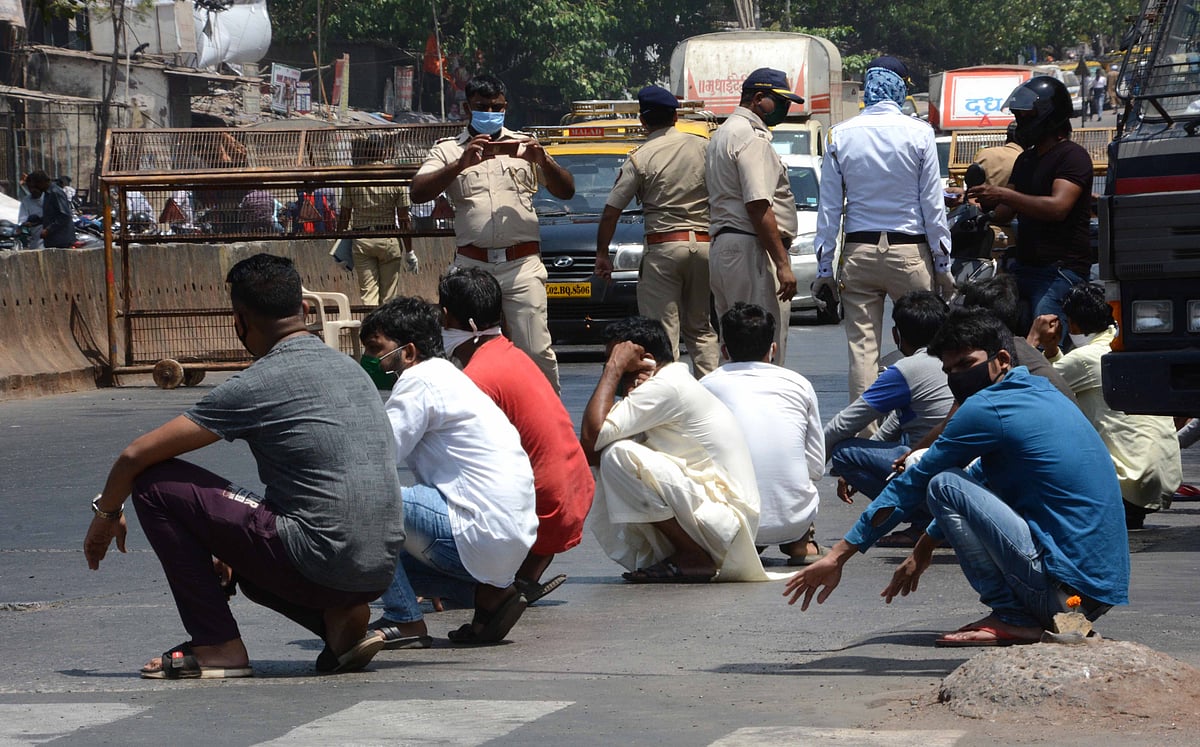 Mumbai police punishes lockdown violators.